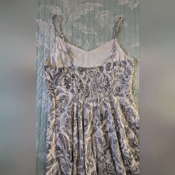 Old Navy Black and White Floral Dress. Size M - Picture 2 of 9